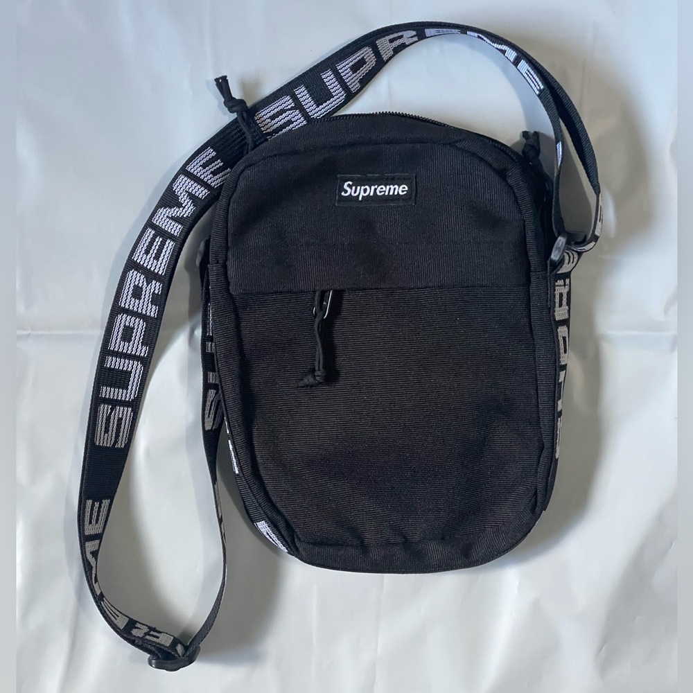 Supreme - SS18 Shoulder Bag - Black